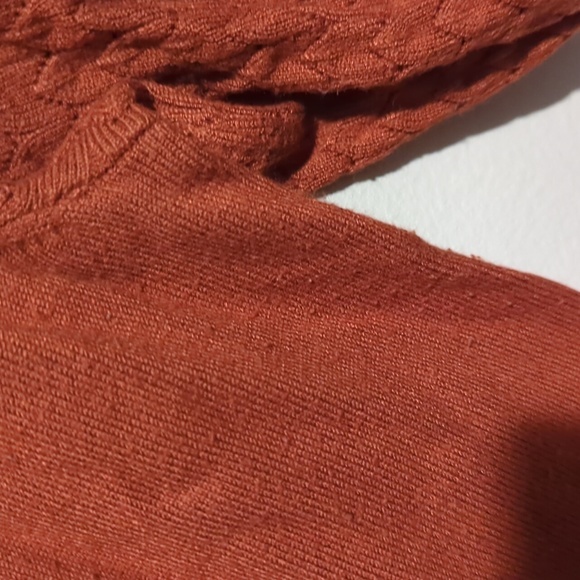 Marked‎ sweater small - Picture 9 of 9